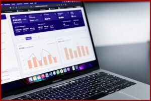 استفاده از گزارش‌گیری و آمار فروش برای بهبود عملکرد فروشگاه
