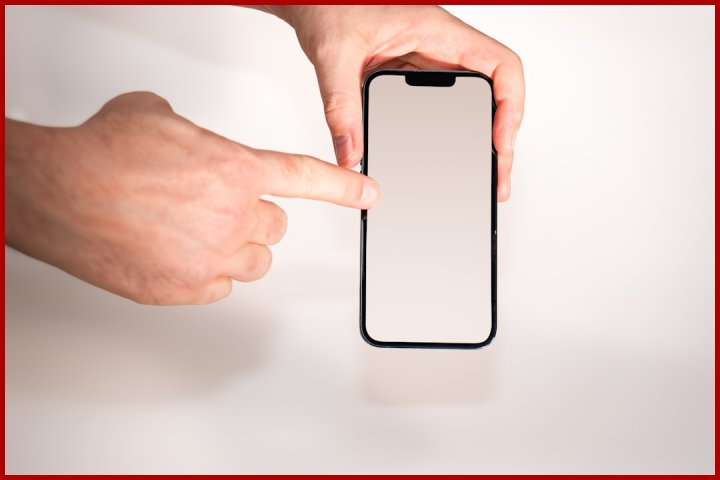 بهینه‌سازی منطقه لمس با انگشت شست (Thumb Zone) در موبایل